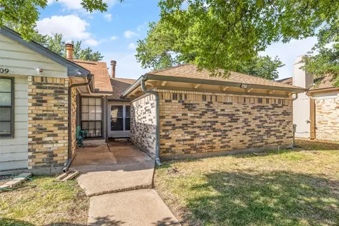 2411 E Timberview Ln, Arlington, TX 76014