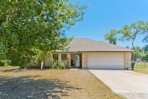 1302 Hutchins Ln, Springtown, TX 76082