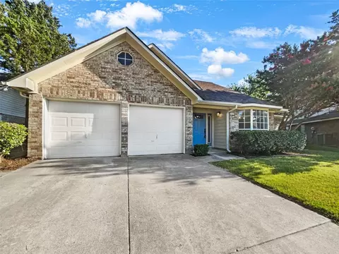 2849 Sommerset Dr, Grand Prairie, TX 75052