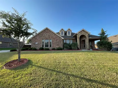 1005 Wellington Dr, Glenn Heights, TX 75154