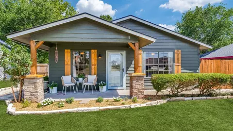 204 12 Graham St, Waxahachie, TX 75165