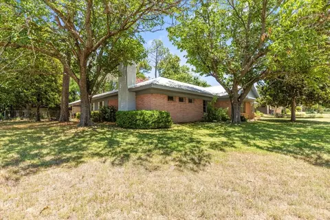 1222 Hilltop Dr, Cleburne, TX 76033