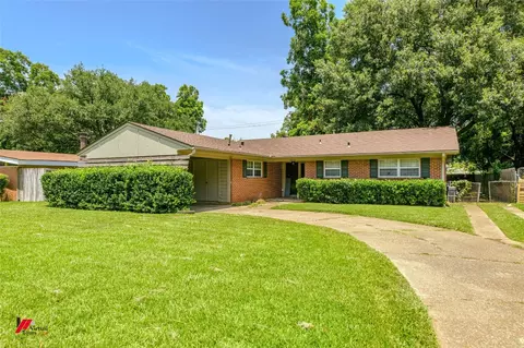 2413 Douglas Dr, Bossier City, LA 71111