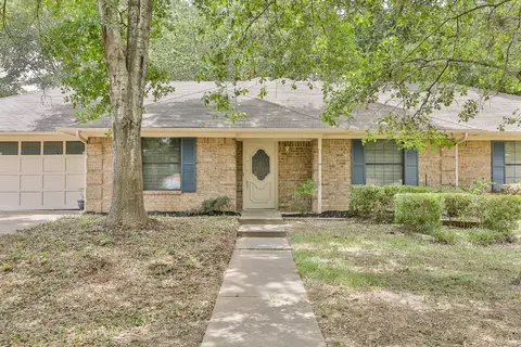 17966 Briarcrest Dr, Flint, TX 75762