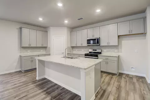 Kitchen - 2629 Acadia Dr, Corinth, TX 76210 photo 2 of 4