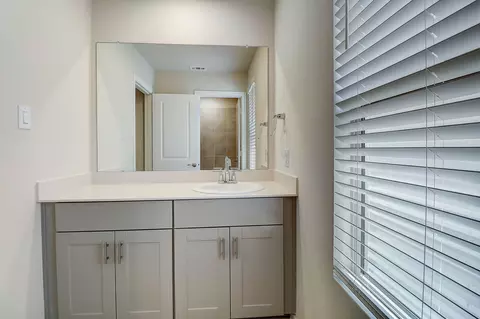 Bath - 2629 Acadia Dr, Corinth, TX 76210 photo 2 of 4