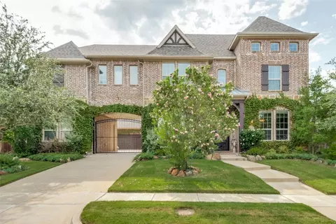 4648 Bronco Blvd, Carrollton, TX 75010