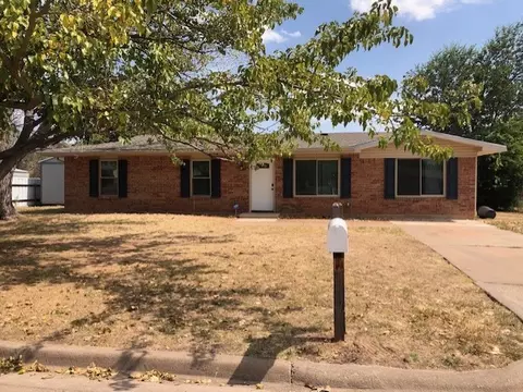 1802 13th St, Mineral Wells, TX 76067