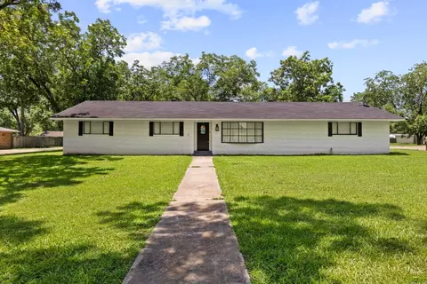 110 Mahan St, Pittsburg, TX 75686