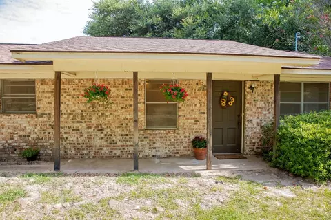 509 W South St, Lindale, TX 75771