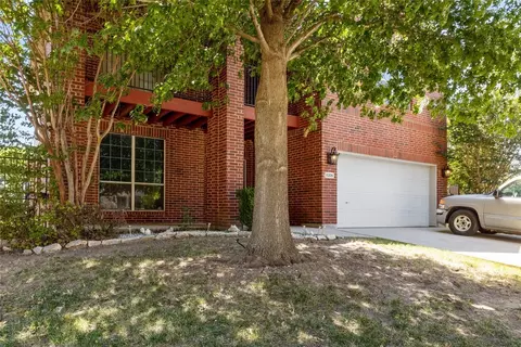 8305 Oak Springs Ln, Fort Worth, TX 76123