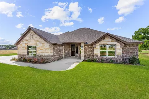 510 Walking Horse Dr, Stephenville, TX 76401