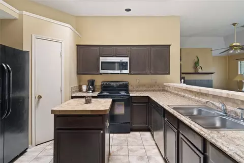 521 Cross Cut Dr, Arlington, TX 76018