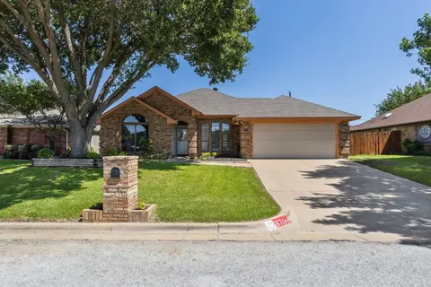 5709 Roundup Trl, Arlington, TX 76017