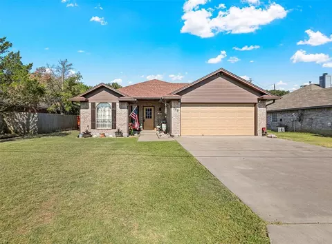 308 High Ridge Dr, Krum, TX 76249