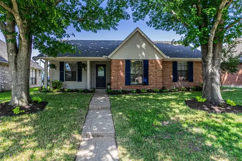 2009 Memphis St, Ennis, TX 75119