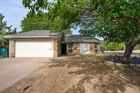 6000 Windsong Dr, Arlington, TX 76001