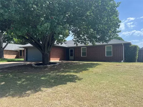 1136 Windy Meadows Dr, Burleson, TX 76028