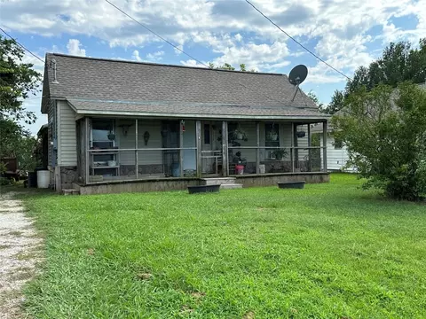 532 W Hughes St, Collinsville, TX 76233