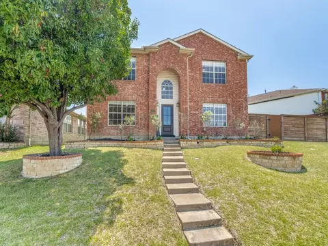 2004 Silverway Ln, Carrollton, TX 75010