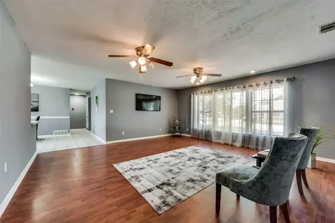 14102 Horseshoe Trl, Balch Springs, TX 75180