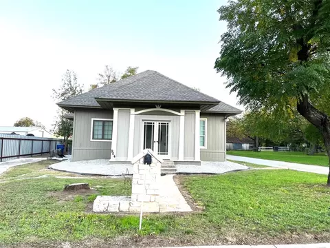 904 Melwood Ave, Brownwood, TX 76801