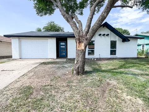 306 Glendale Dr, Grand Prairie, TX 75052
