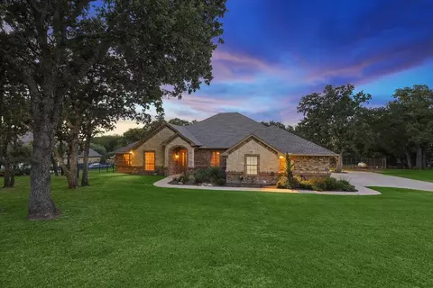 2109 Woodland Hills Ln, Weatherford, TX 76087