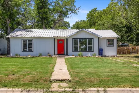 2301 4th St, Brownwood, TX 76801