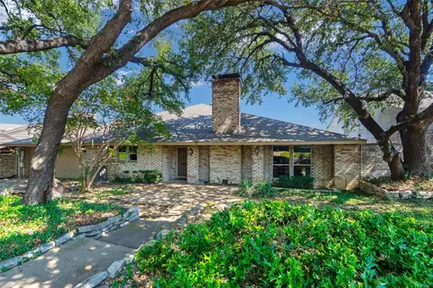 2607 Country Place Dr, Carrollton, TX 75006
