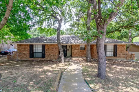 113 NE Alsbury Blvd, Burleson, TX 76028