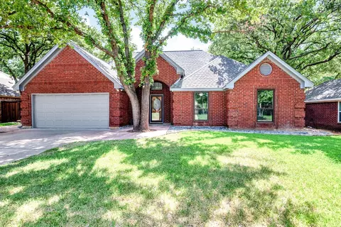 7708 Aubrey Ln, North Richland Hills, TX 76182