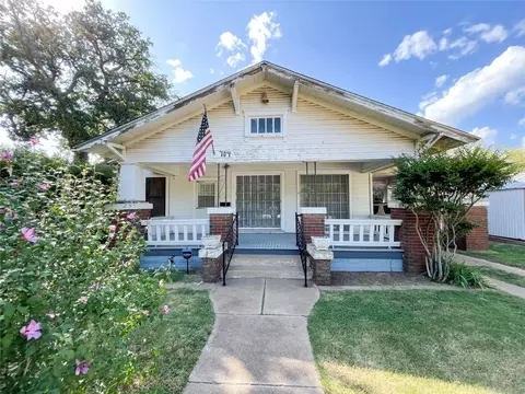 704 W 7th St, Cisco, TX 76437