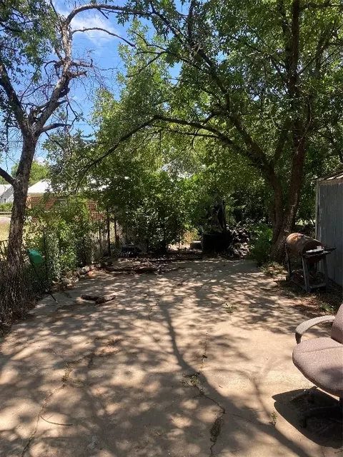 206 208 W Elm St, Olney, TX 76374