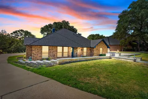 8628 Canyon Crest Rd, Fort Worth, TX 76179