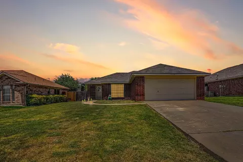 310 Cherokee Trl, Alvarado, TX 76009
