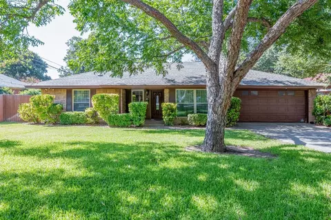 8605 Twilight Dr W, Benbrook, TX 76116