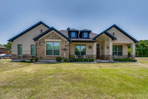 111 Palo Blanco St, Gun Barrel City, TX 75156
