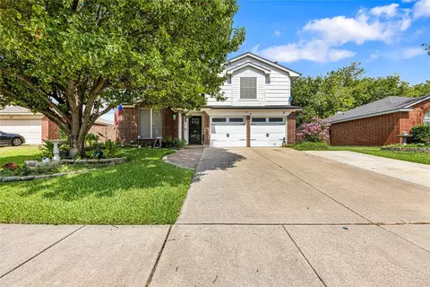 956 Fenway Ln, Saginaw, TX 76179