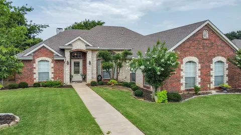 1302 High Point Dr, Pilot Point, TX 76258