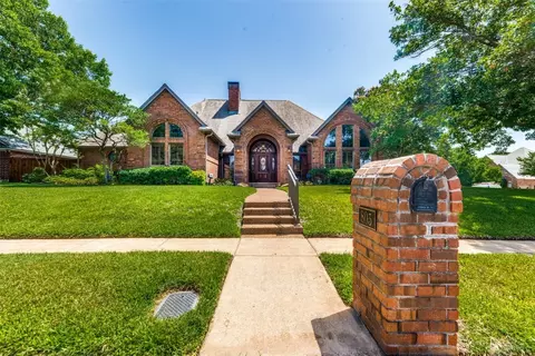 805 Overlake Ct, Euless, TX 76039