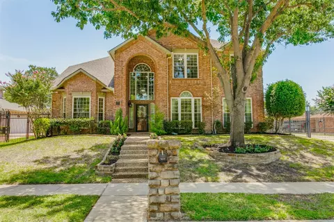 7612 Oak Knoll Dr, North Richland Hills, TX 76182
