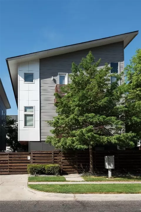 2431 N Garrett Ave #3, Dallas, TX 75206