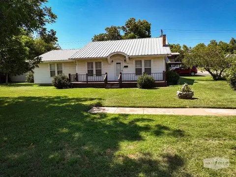 900 W 9th St, Cisco, TX 76437