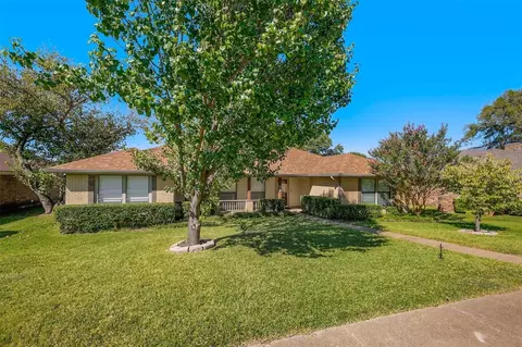 425 Rustic Ridge Dr, Garland, TX 75040