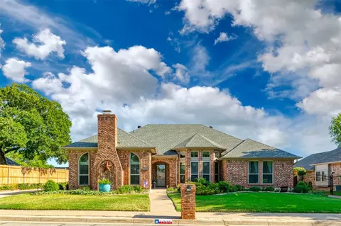 1908 Wimbledon Dr, Arlington, TX 76017