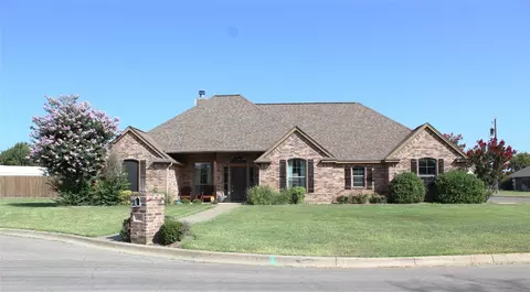 801 Maplewood Ct, Stephenville, TX 76401