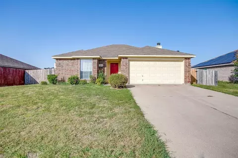 521 Reagan Ln, Burleson, TX 76028