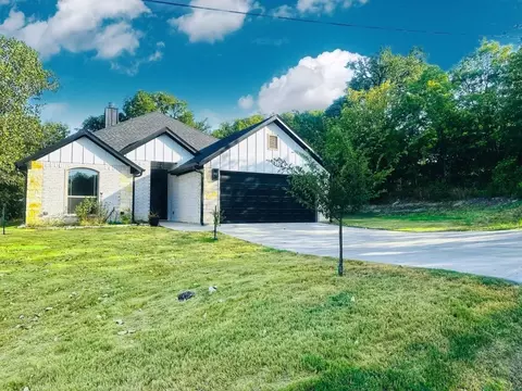 323 Heritage Trl, Granbury, TX 76048