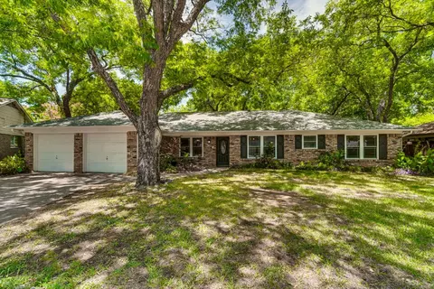 1907 Park Grove Ct, Arlington, TX 76015